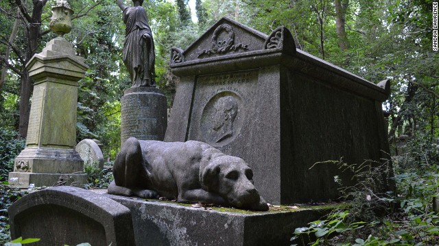At Highgate Cemetery, bare-knuckle boxing champ Tom Sayers is guarded in the hereafter by his pooch.